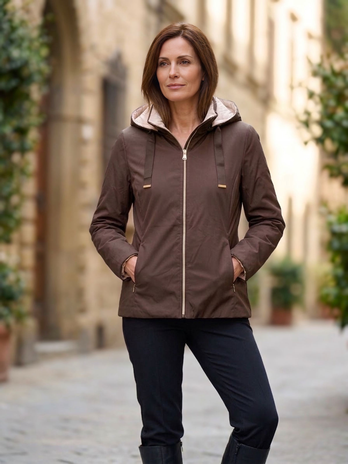     Giubbino donna reversibile leggermente imbottito marrone con vestibilità regolare