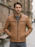 Biker uomo in ecopelle marrone effetto marmorizzato con zip centrale e quattro tasche con zip.