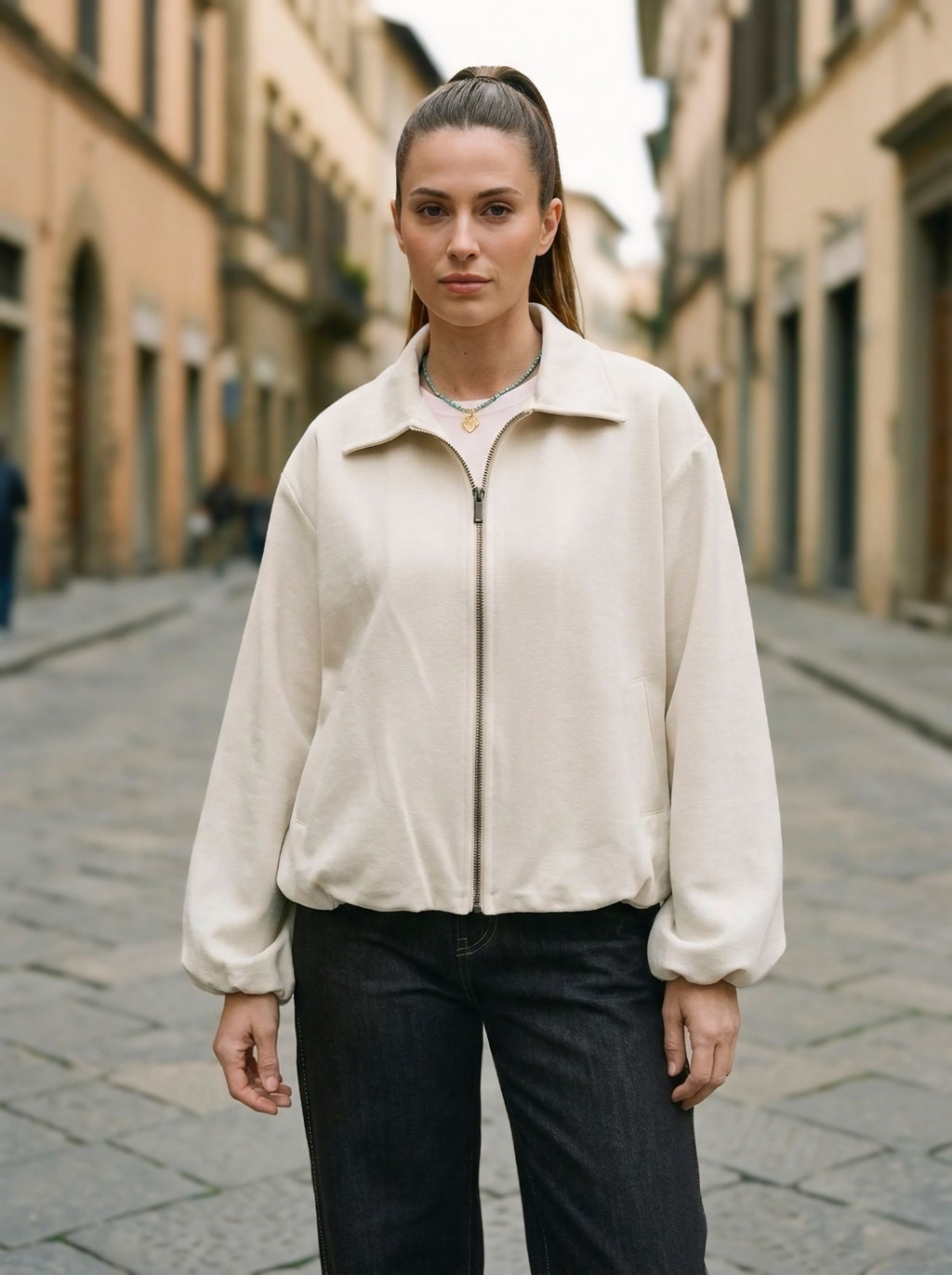 Giacca bomber morbida color sabbia vestibilità over Made in Italy - Centro della Pelle