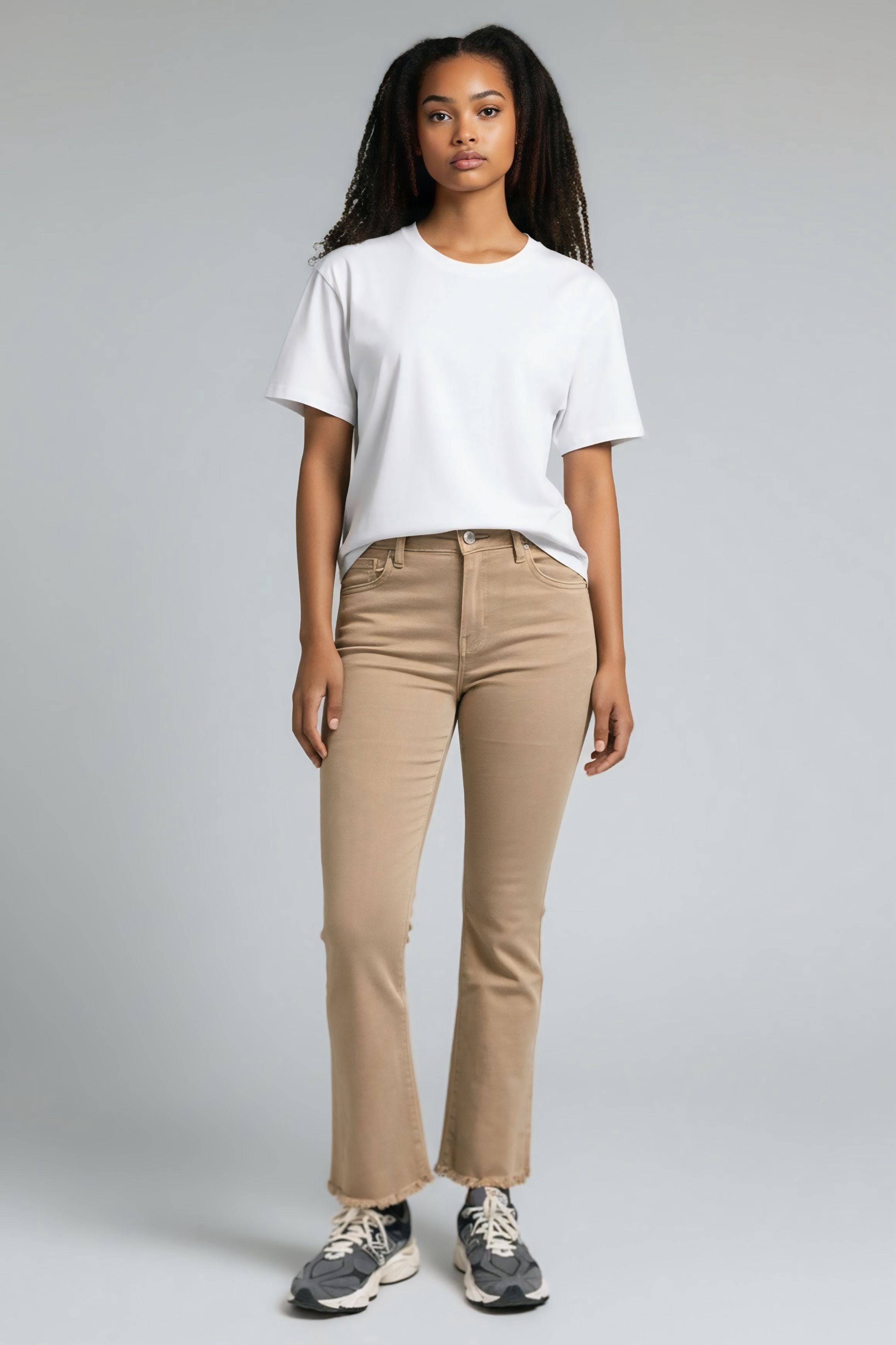 Jeans a trombetta Khaki in cotone elasticizzato - Modello flare cropped - Vista frontale
