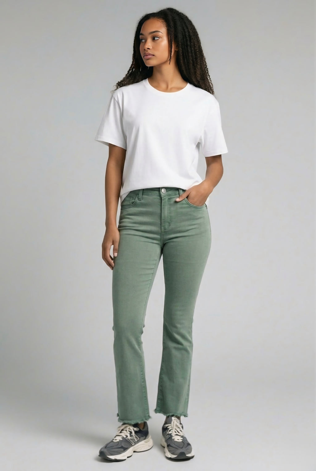 Jeans a trombetta Verde Salvia denim stretch - Fondo flare cropped con orlo sfrangiato