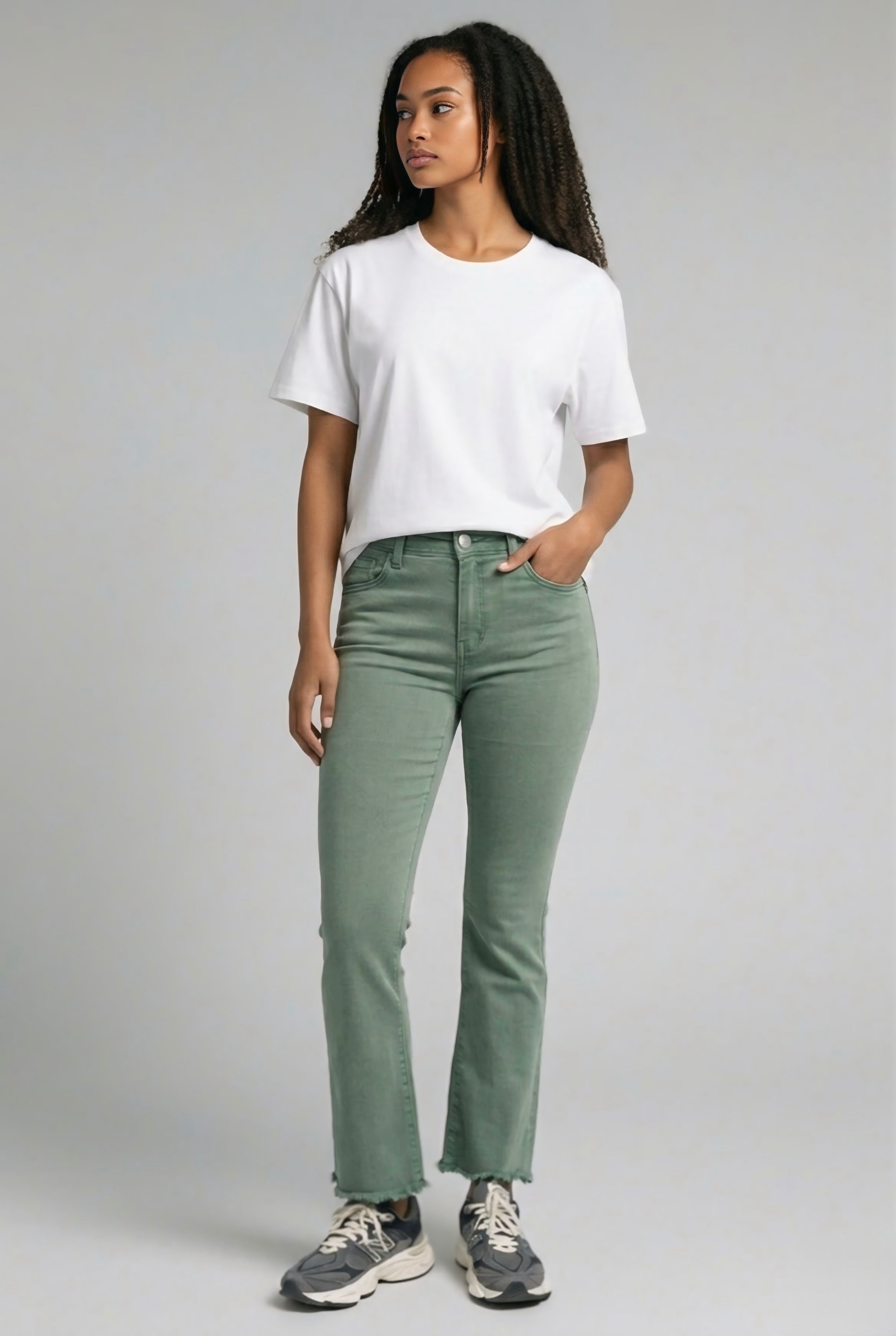 Jeans a trombetta Verde Salvia denim stretch - Fondo flare cropped con orlo sfrangiato