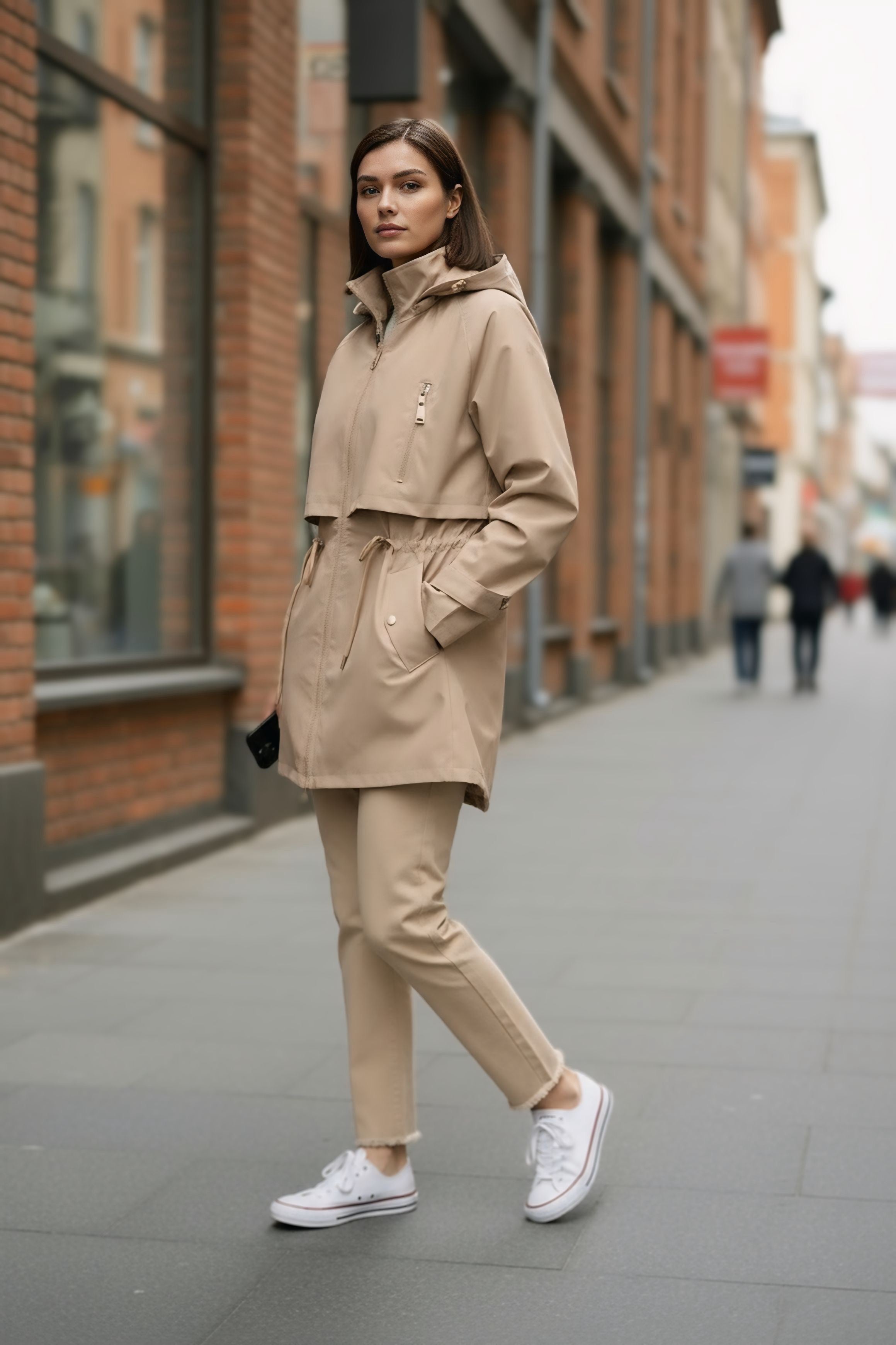 Parka leggero in tela vela tecnica con cappuccio e coulisse - Centro della Pelle