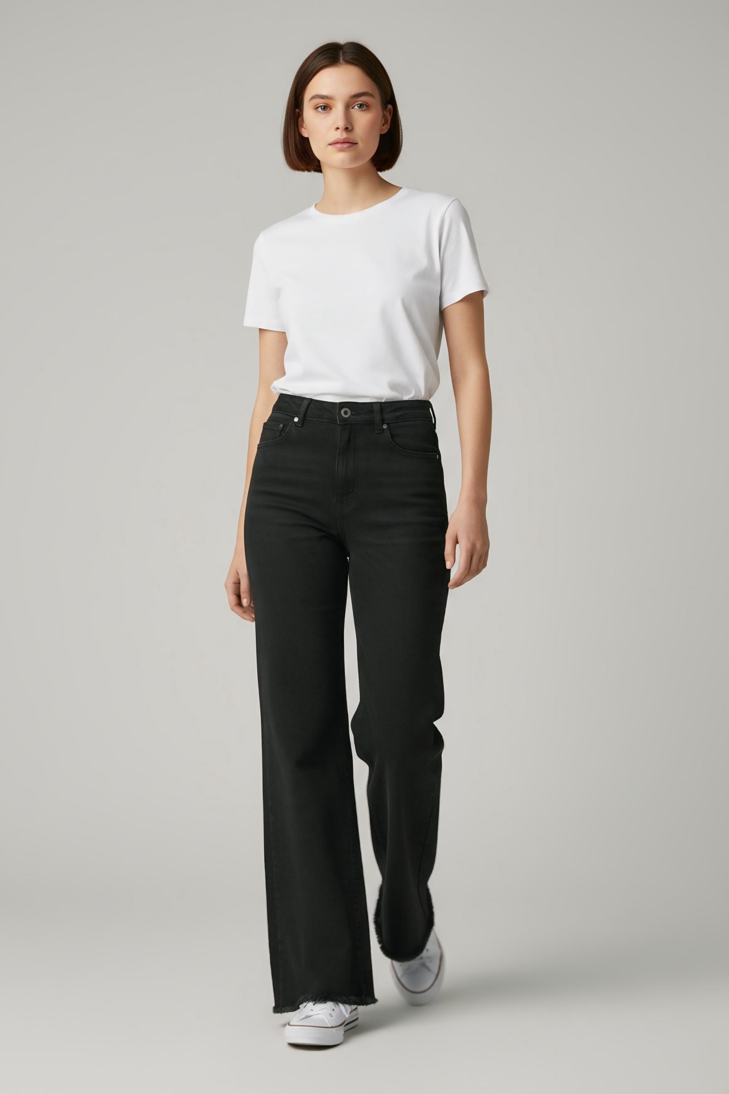 Jeans Wide Leg nero a vita alta - Taglio dritto in denim elasticizzato con orlo a taglio vivo